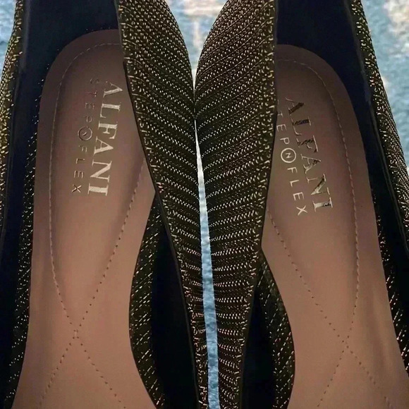 Alfani step and flex gold metallic stiletto heels, 7.5. NWOB - Picture 4 of 7